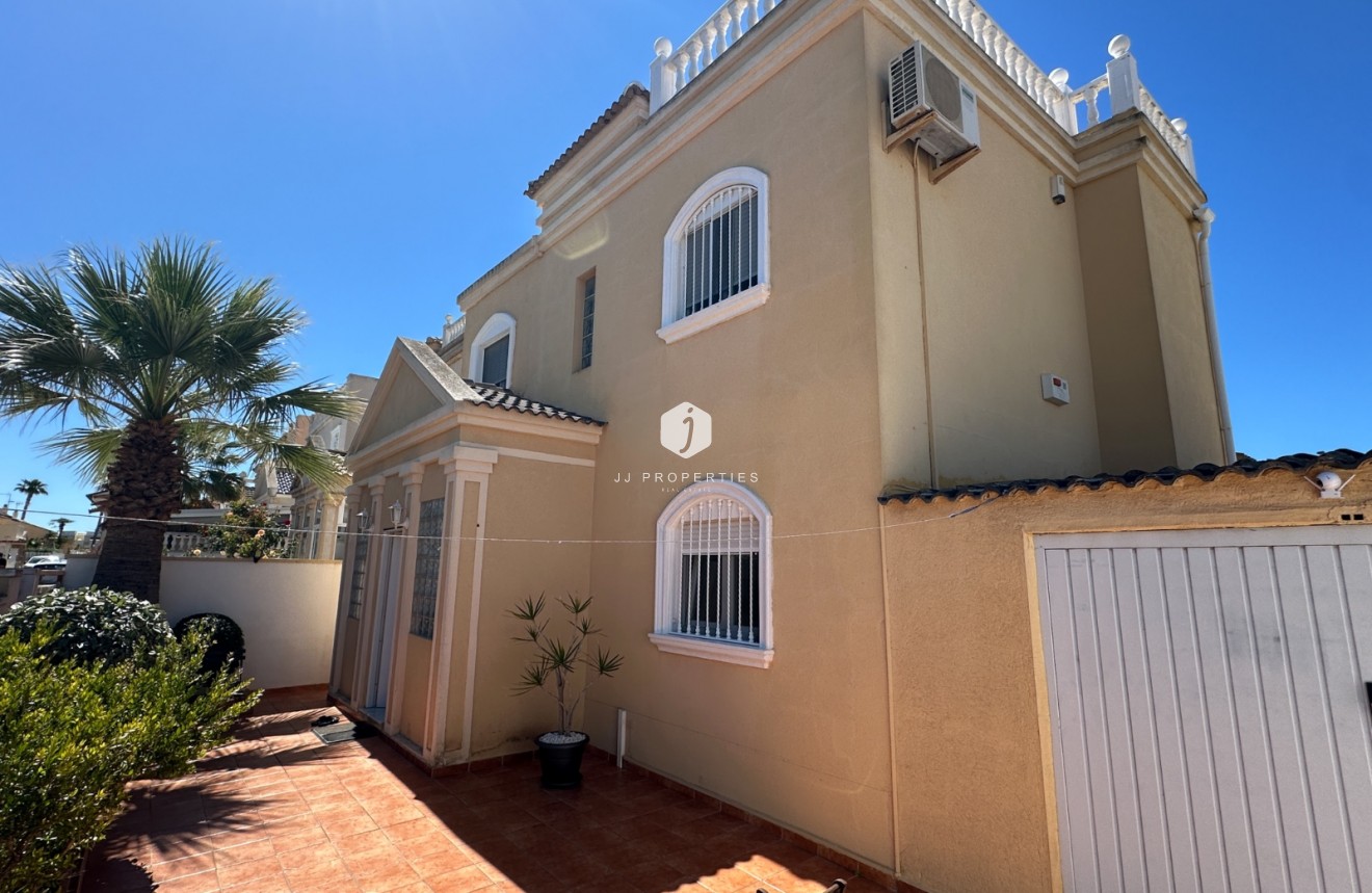 D'occasion - Villa -
Torrevieja - Costa Blanca