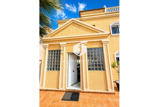 D'occasion - Villa -
Torrevieja - Costa Blanca