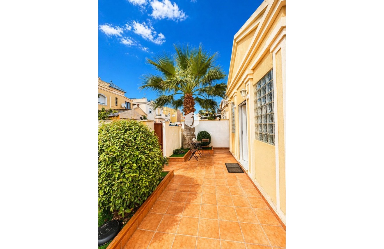 D'occasion - Villa -
Torrevieja - Costa Blanca