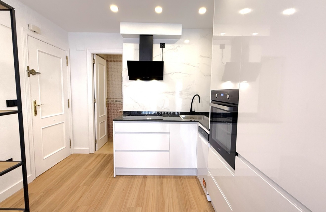 Resale - Apartment / flat -
Torrevieja - Costa Blanca