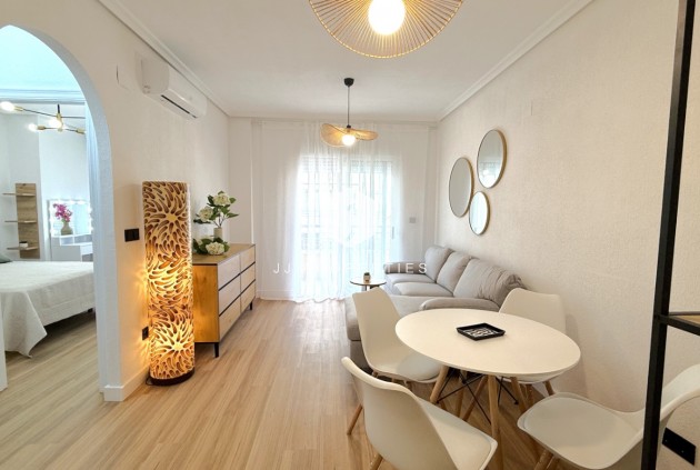 Resale - Apartment / flat -
Torrevieja - Costa Blanca