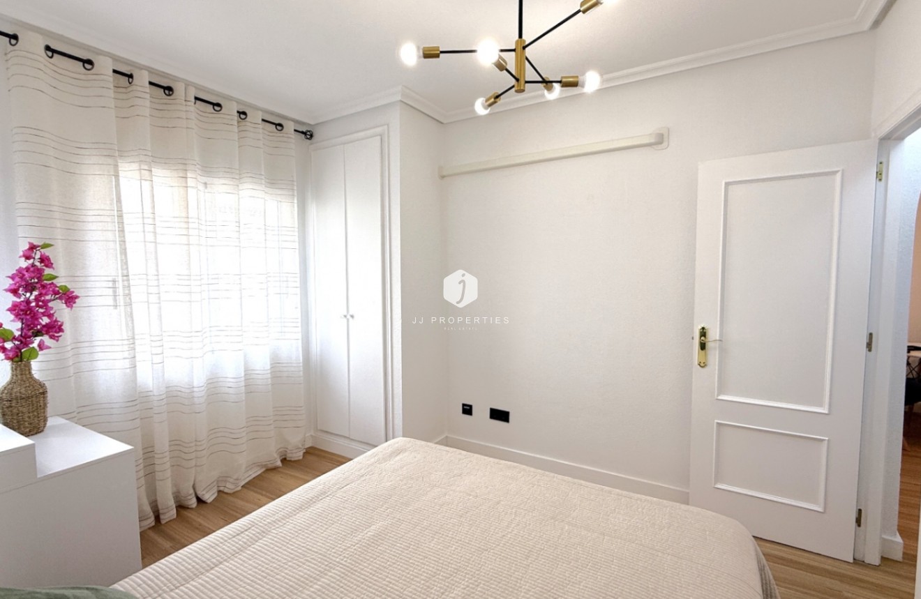 Resale - Apartment / flat -
Torrevieja - Costa Blanca
