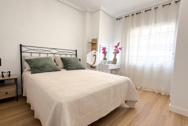 Resale - Apartment / flat -
Torrevieja - Costa Blanca