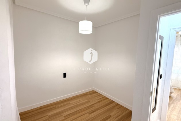 Resale - Apartment / flat -
Torrevieja - Costa Blanca