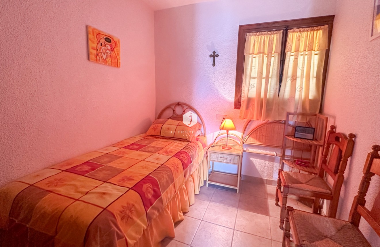 Resale - Chalet -
Torrevieja - Costa Blanca