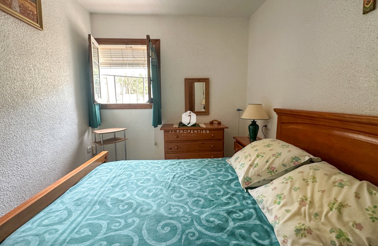 Resale - Chalet -
Torrevieja - Costa Blanca