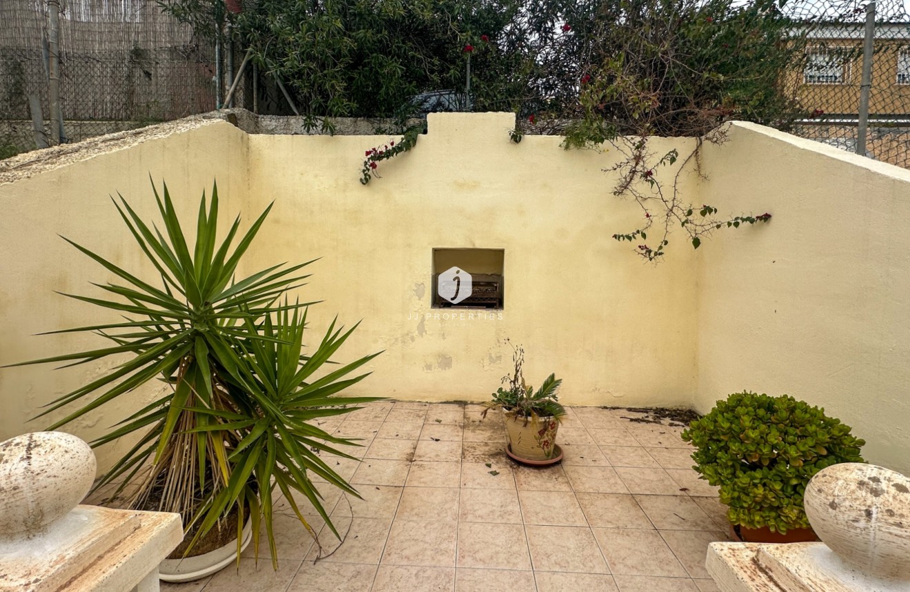 Resale - Chalet -
Torrevieja - Costa Blanca