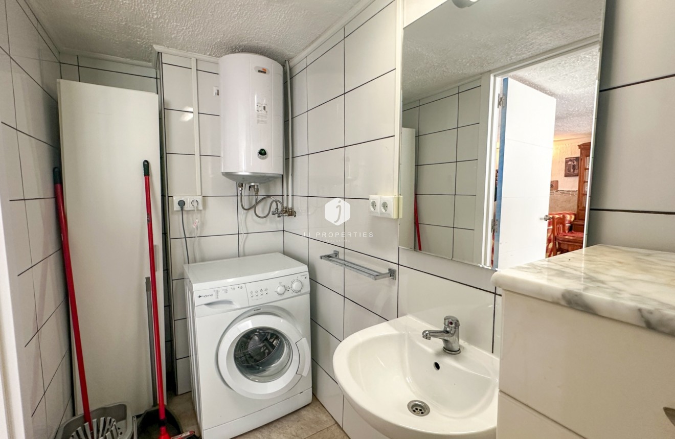 Resale - Chalet -
Torrevieja - Costa Blanca