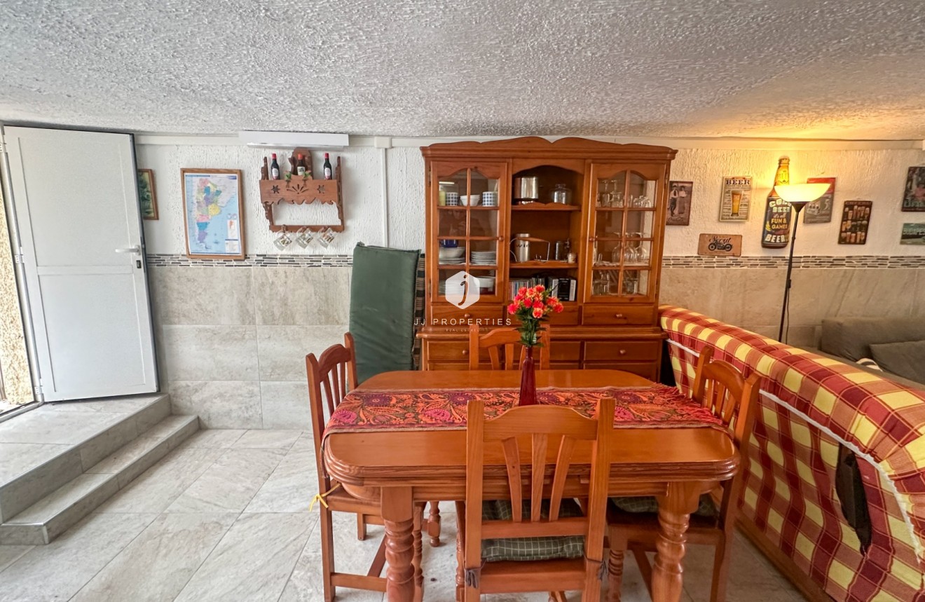Resale - Chalet -
Torrevieja - Costa Blanca