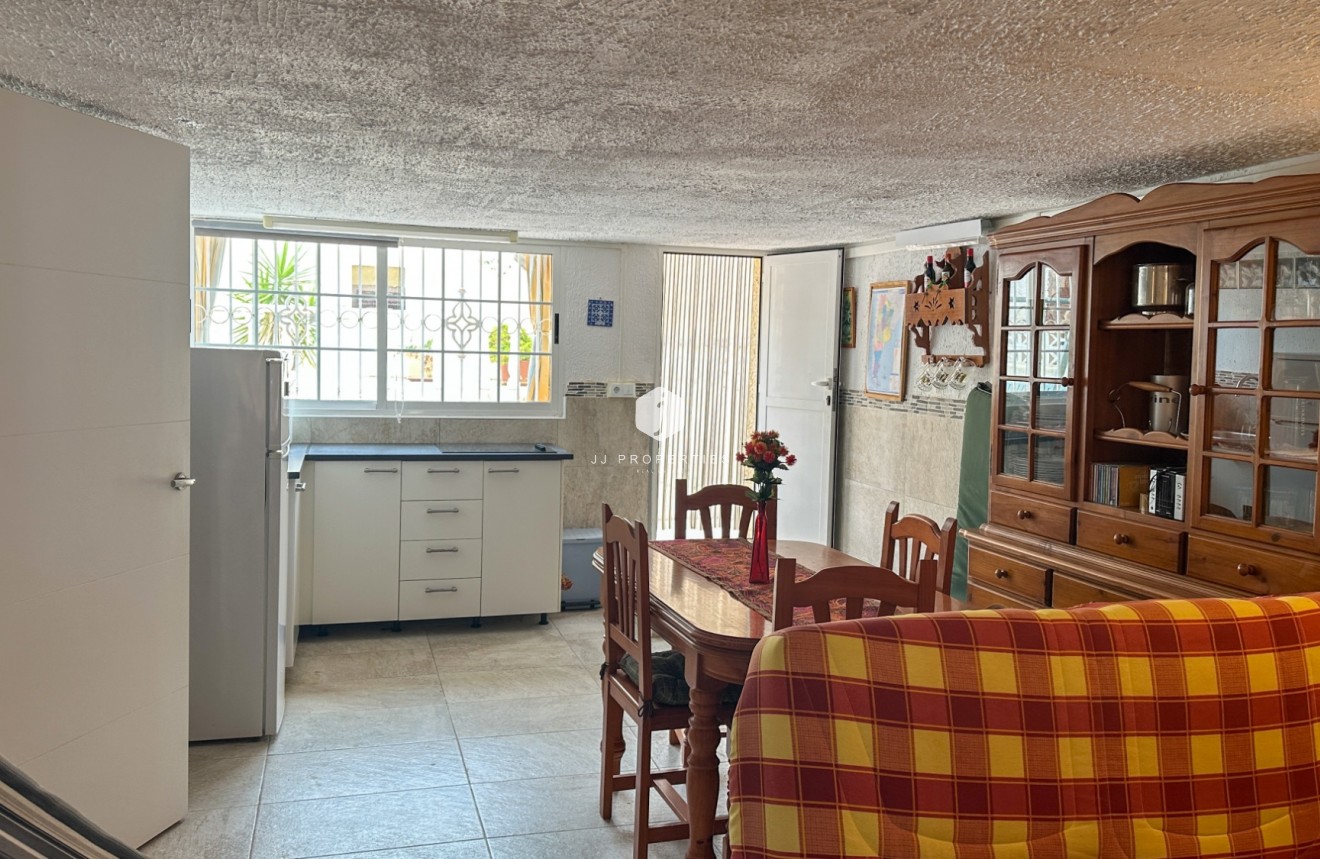 Resale - Chalet -
Torrevieja - Costa Blanca