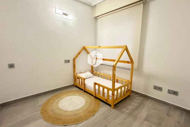 Aus zweiter Hand - Wohnung -
Torrevieja - Centro - Muelle Pesquero