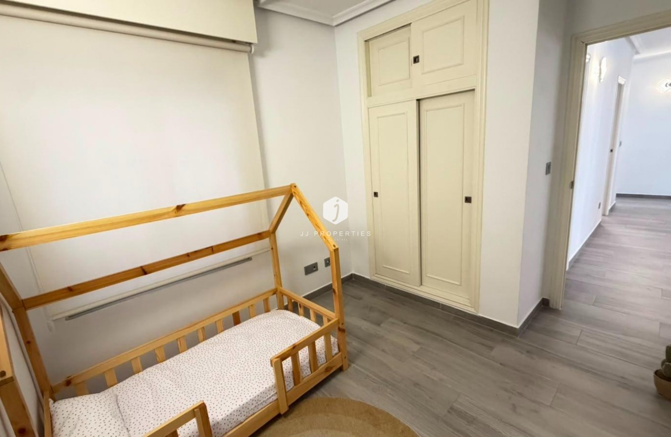 Aus zweiter Hand - Wohnung -
Torrevieja - Centro - Muelle Pesquero
