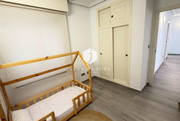 Aus zweiter Hand - Wohnung -
Torrevieja - Centro - Muelle Pesquero
