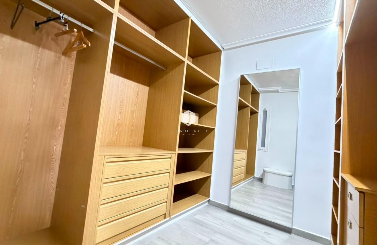 Aus zweiter Hand - Wohnung -
Torrevieja - Centro - Muelle Pesquero