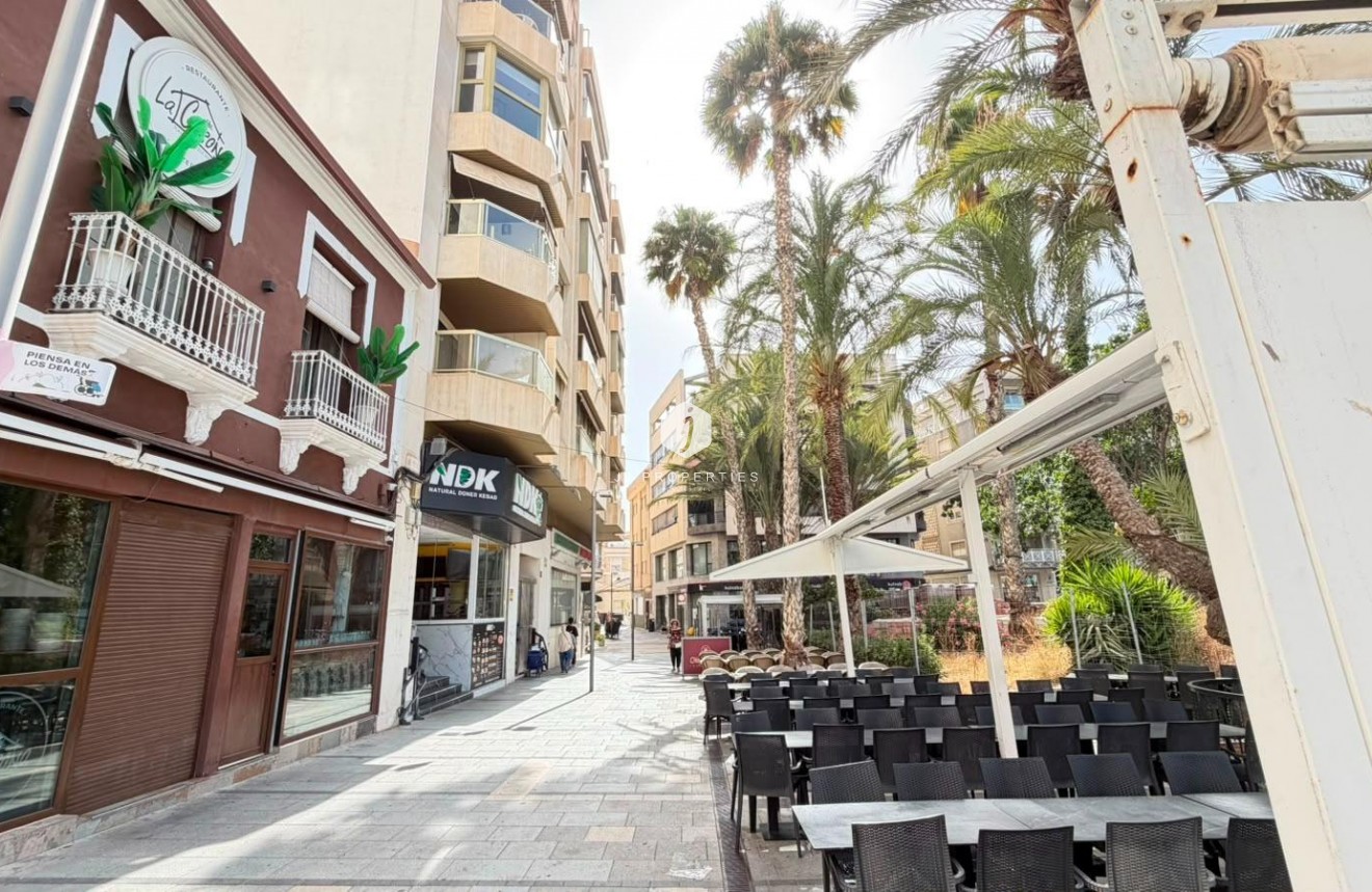 Aus zweiter Hand - Wohnung -
Torrevieja - Centro - Muelle Pesquero