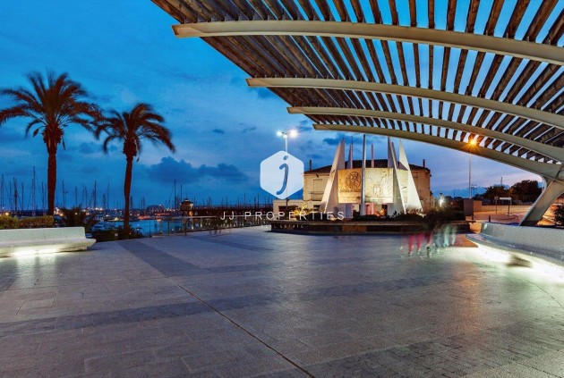 Aus zweiter Hand - Wohnung -
Torrevieja - Centro - Muelle Pesquero