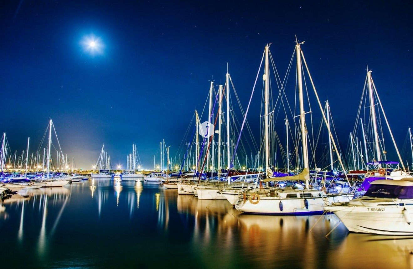 Aus zweiter Hand - Wohnung -
Torrevieja - Centro - Muelle Pesquero