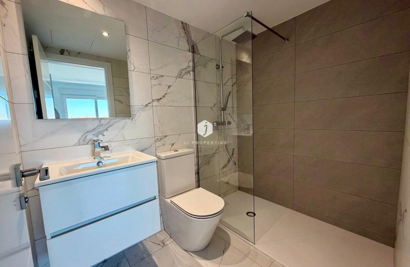Tweedehands - Appartement / flat -
Torrevieja - Punta prima