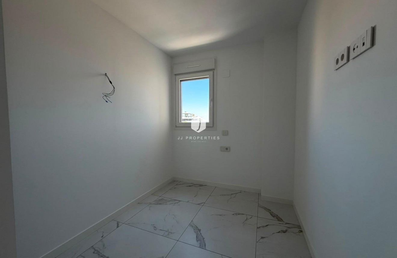 Tweedehands - Appartement / flat -
Torrevieja - Punta prima