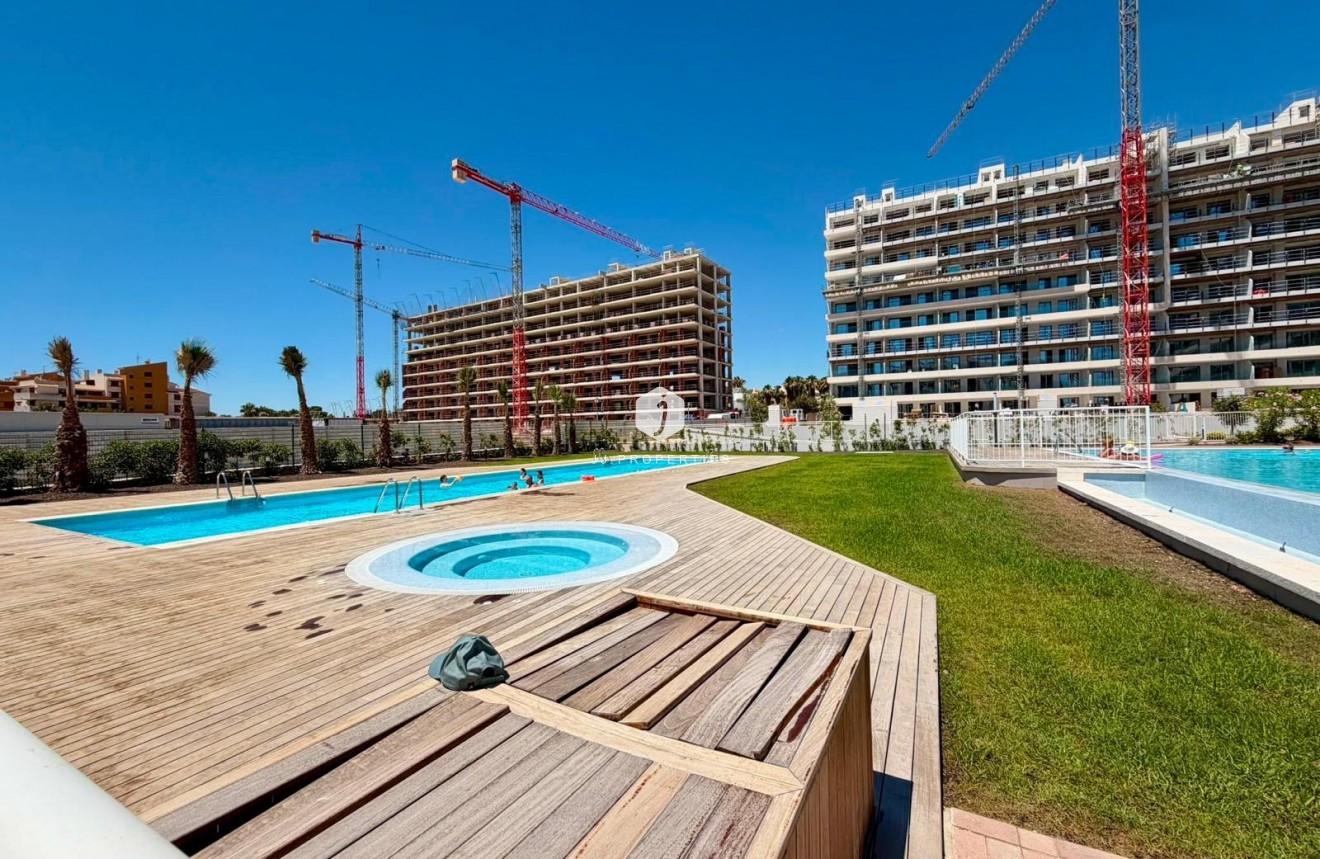 Tweedehands - Appartement / flat -
Torrevieja - Punta prima