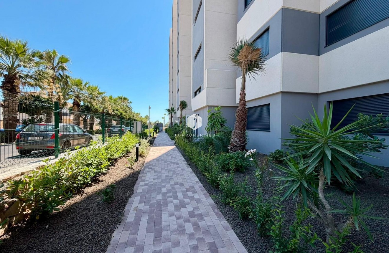 Tweedehands - Appartement / flat -
Torrevieja - Punta prima