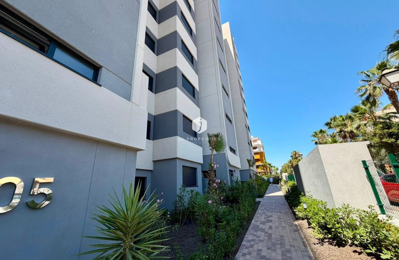Tweedehands - Appartement / flat -
Torrevieja - Punta prima