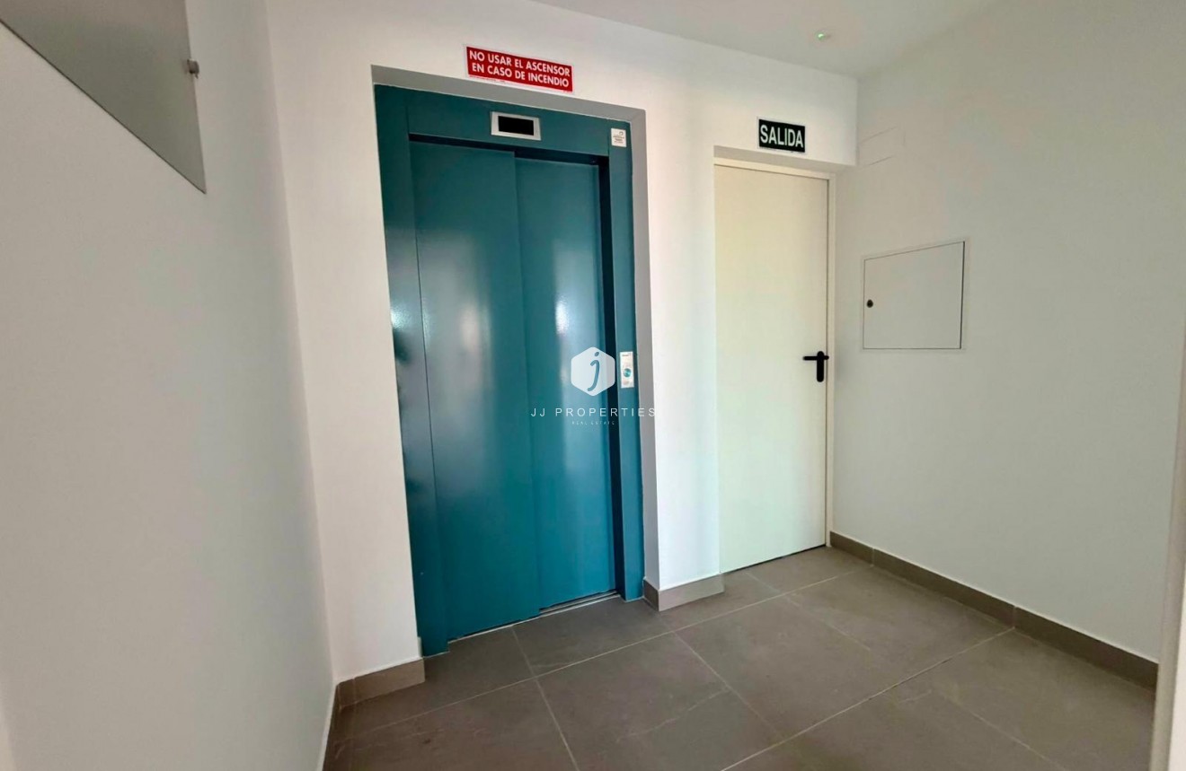 Tweedehands - Appartement / flat -
Torrevieja - Punta prima