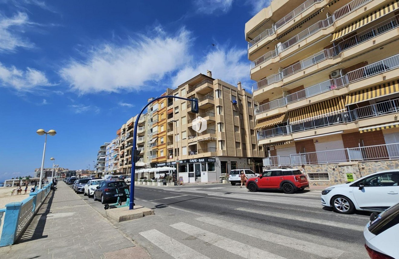 Resale - Apartment / flat -
Torrevieja - Playa de los Locos