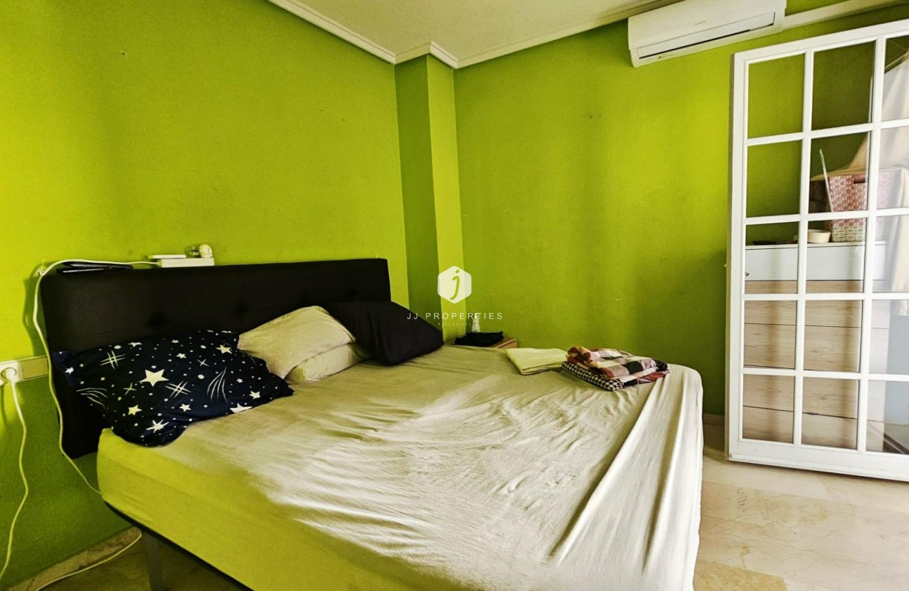 Resale - Apartment / flat -
Torrevieja - Playa de los Locos