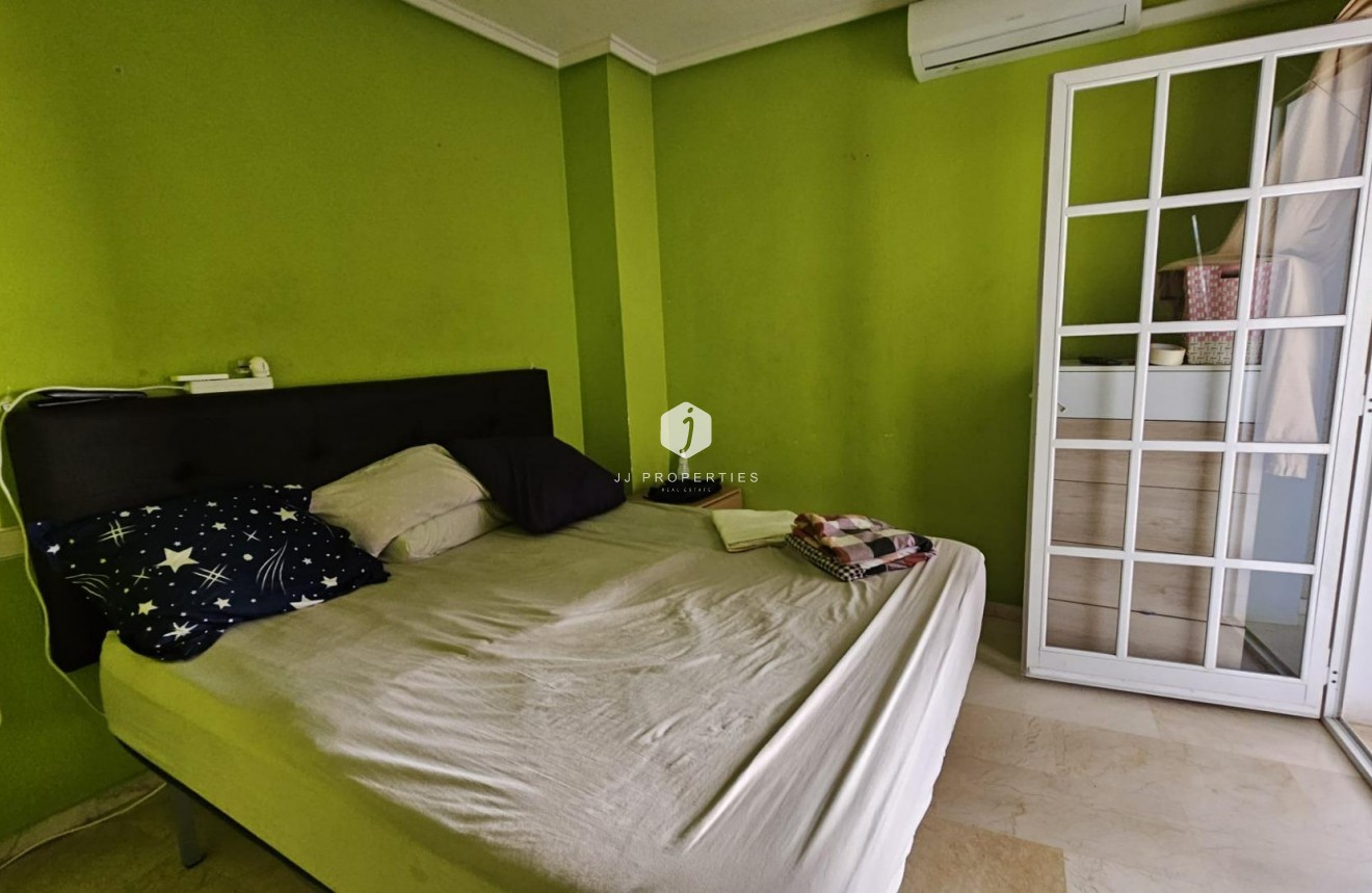 Resale - Apartment / flat -
Torrevieja - Playa de los Locos