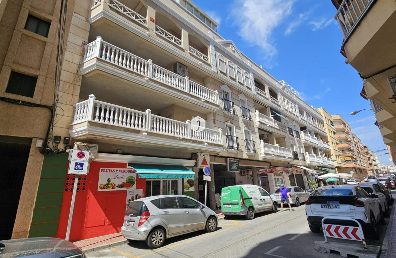 Resale - Apartment / flat -
Torrevieja - Playa de los Locos