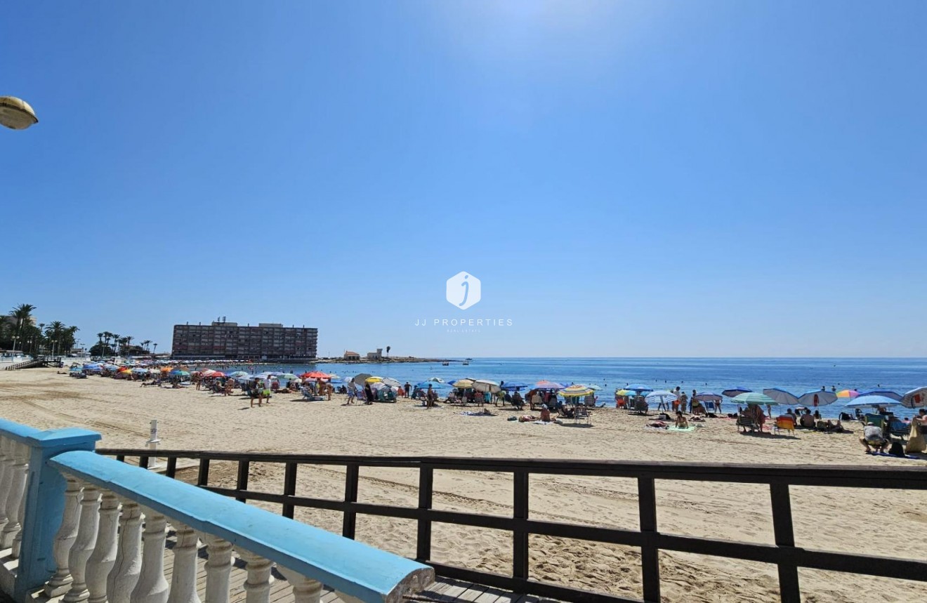 Resale - Apartment / flat -
Torrevieja - Playa de los Locos