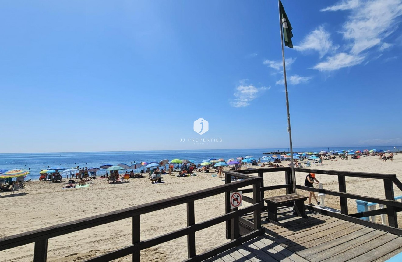 Resale - Apartment / flat -
Torrevieja - Playa de los Locos