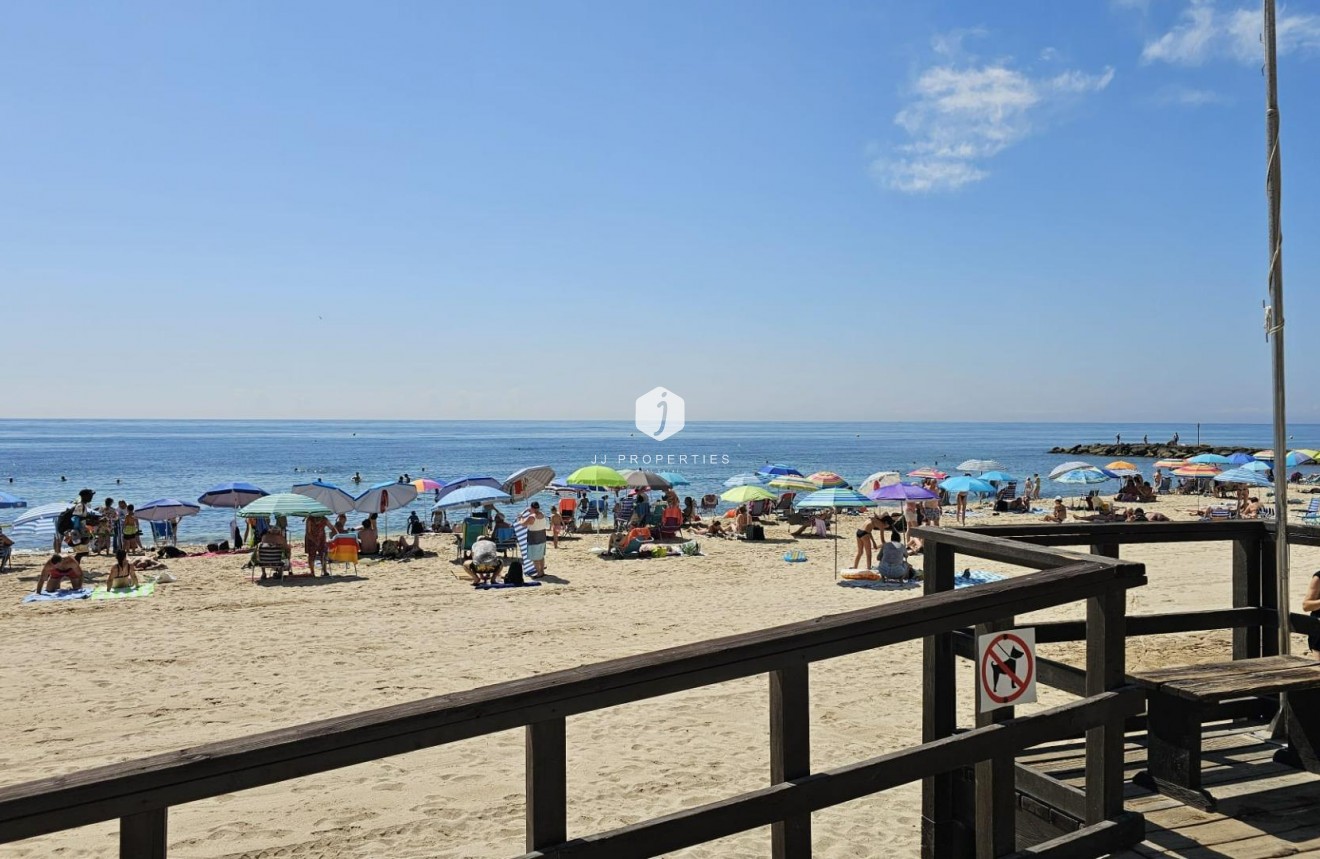 Resale - Apartment / flat -
Torrevieja - Playa de los Locos