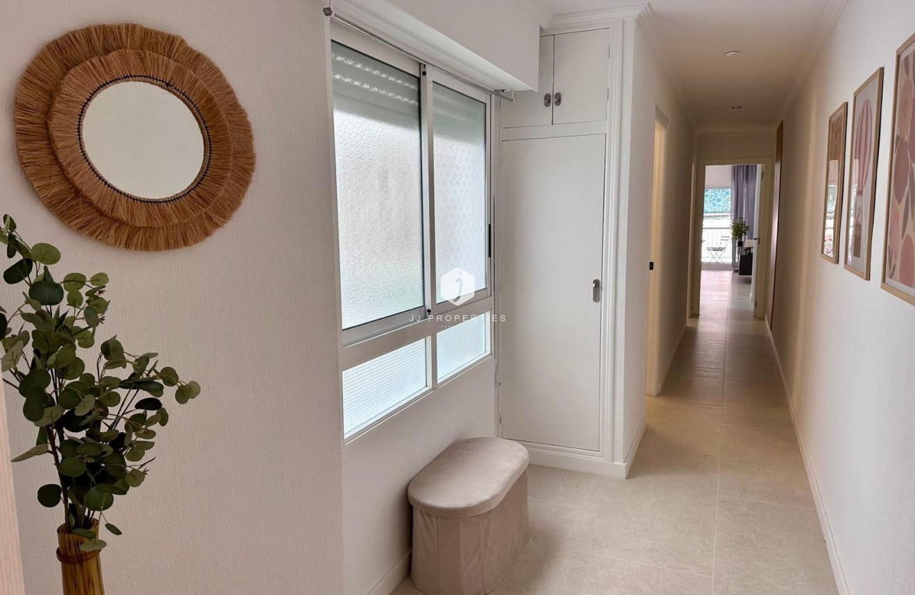 Aus zweiter Hand - Wohnung -
Torrevieja - Estacion de autobuses