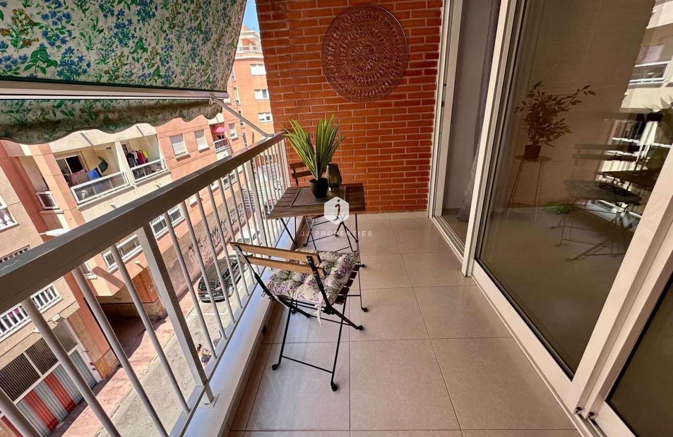 Aus zweiter Hand - Wohnung -
Torrevieja - Estacion de autobuses