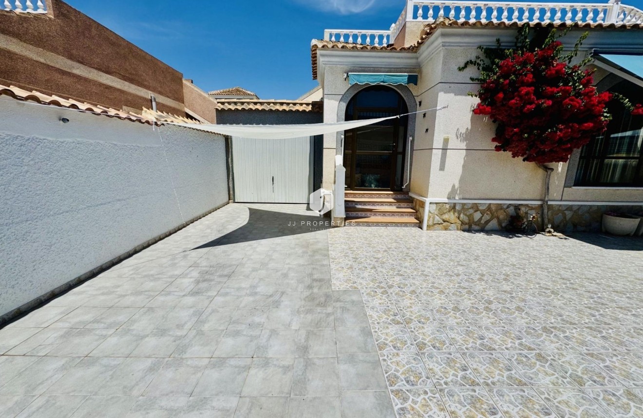 D'occasion - Villa -
Torrevieja - La Siesta - El Salado - Torreta