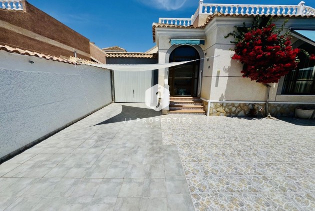 D'occasion - Villa -
Torrevieja - La Siesta - El Salado - Torreta