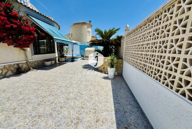 D'occasion - Villa -
Torrevieja - La Siesta - El Salado - Torreta