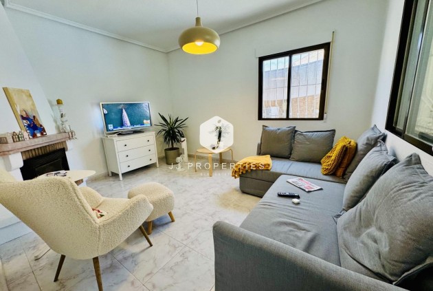 D'occasion - Villa -
Torrevieja - La Siesta - El Salado - Torreta