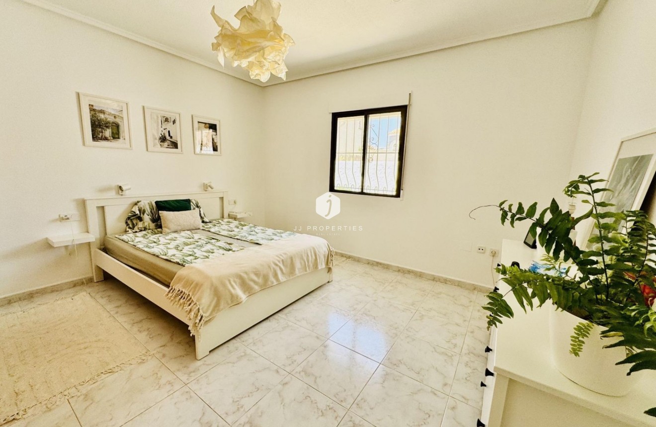 D'occasion - Villa -
Torrevieja - La Siesta - El Salado - Torreta