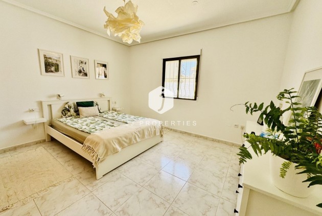 D'occasion - Villa -
Torrevieja - La Siesta - El Salado - Torreta
