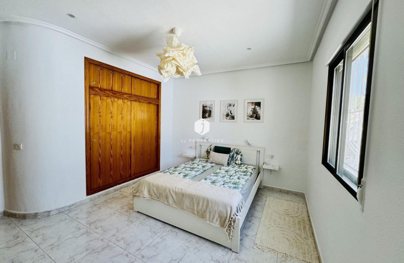 D'occasion - Villa -
Torrevieja - La Siesta - El Salado - Torreta