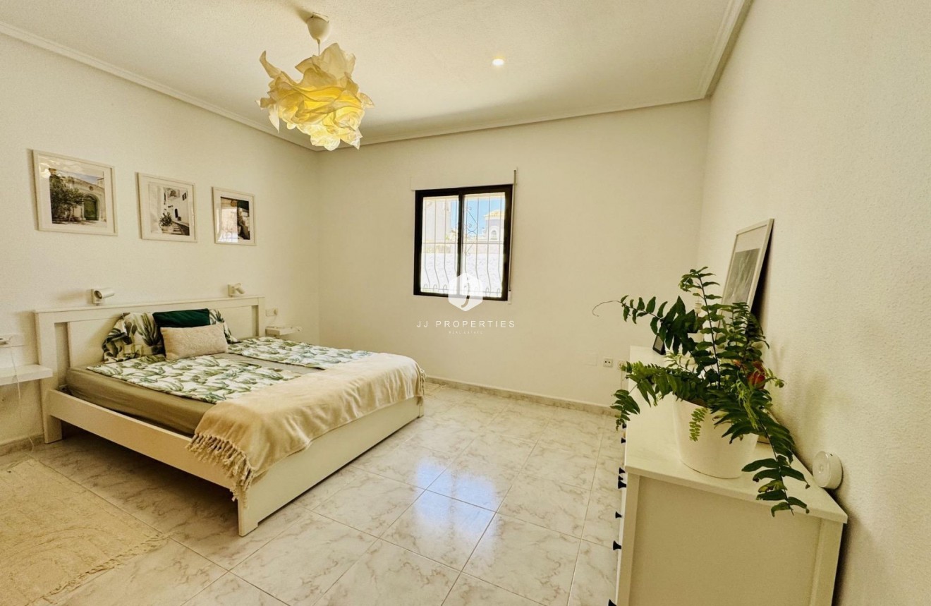 D'occasion - Villa -
Torrevieja - La Siesta - El Salado - Torreta