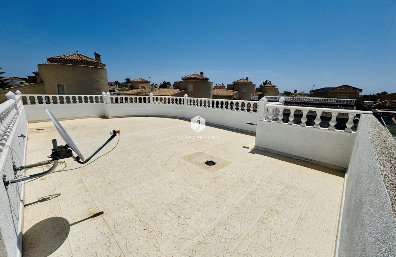 D'occasion - Villa -
Torrevieja - La Siesta - El Salado - Torreta