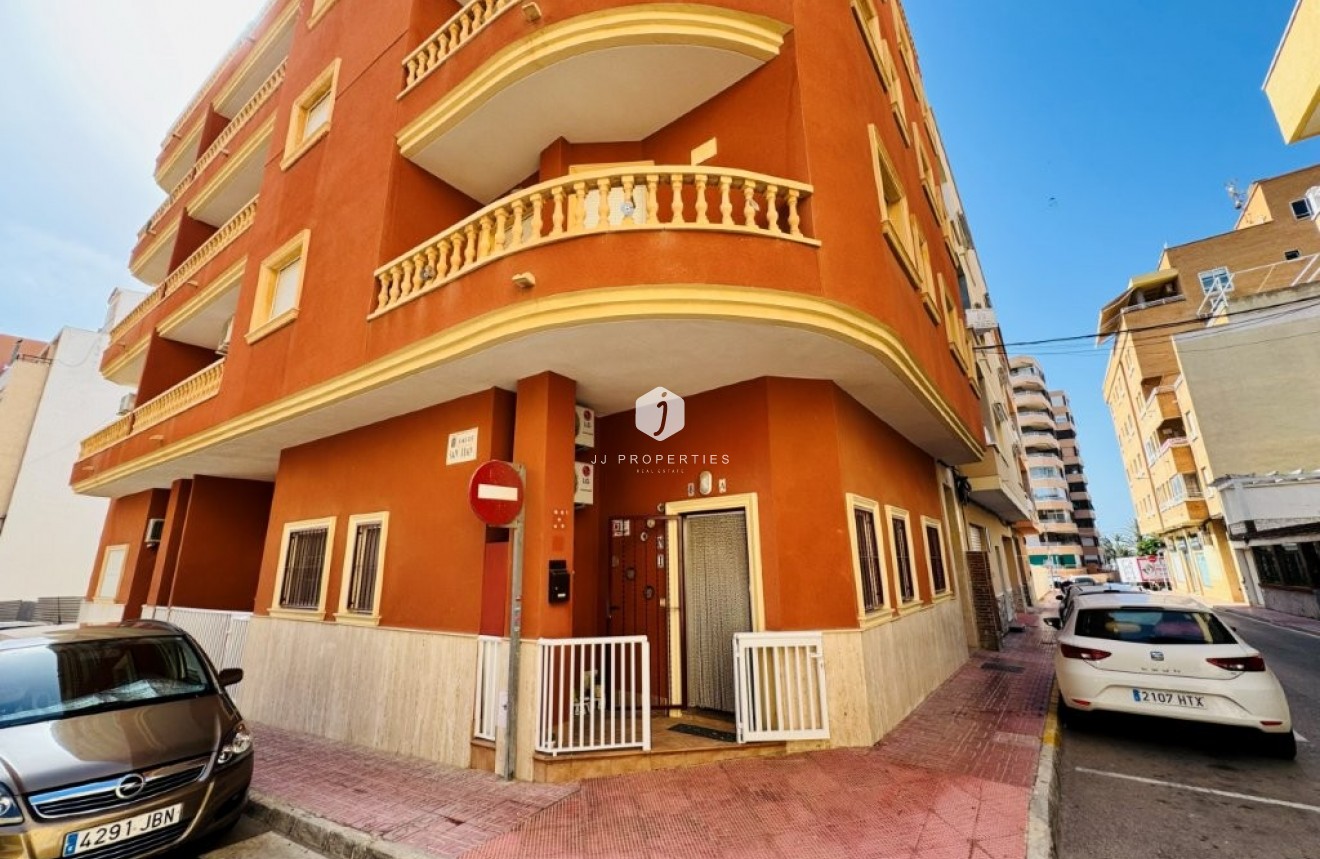Resale - Apartment / flat -
La Mata - Costa Blanca