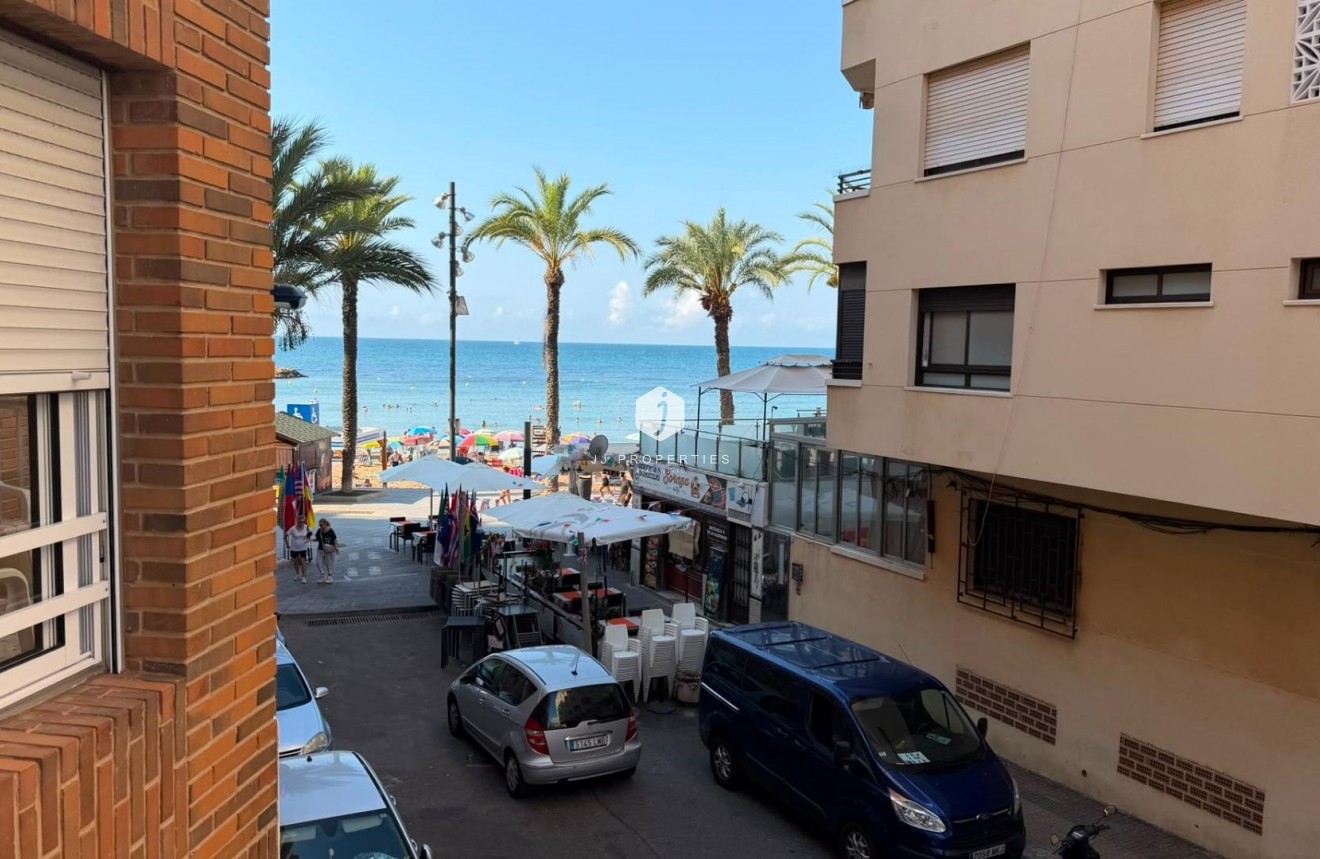 D'occasion - Appartement -
Torrevieja - Playa del Cura