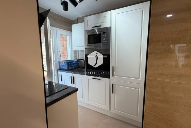 D'occasion - Appartement -
Torrevieja - Playa del Cura