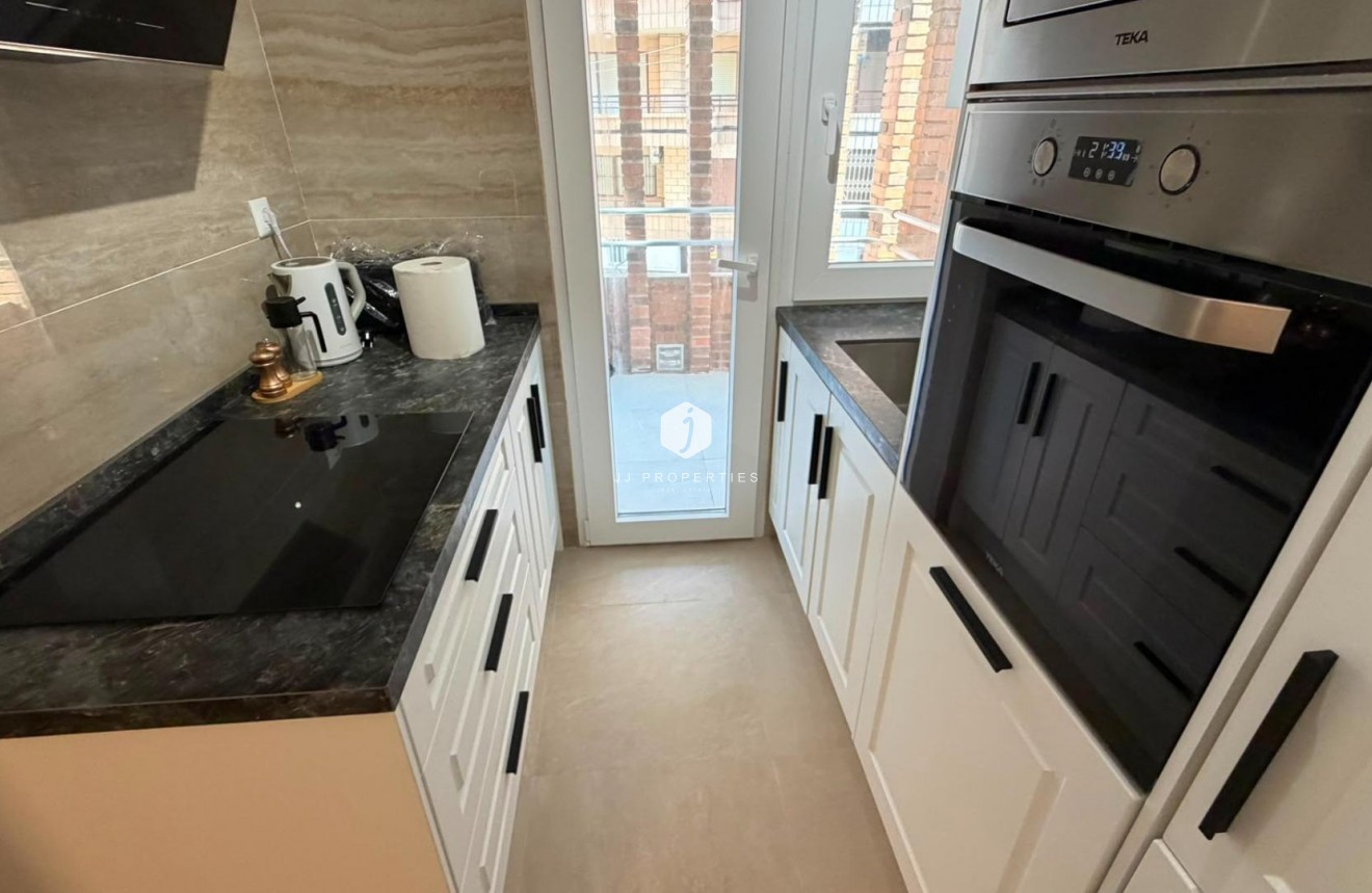 D'occasion - Appartement -
Torrevieja - Playa del Cura