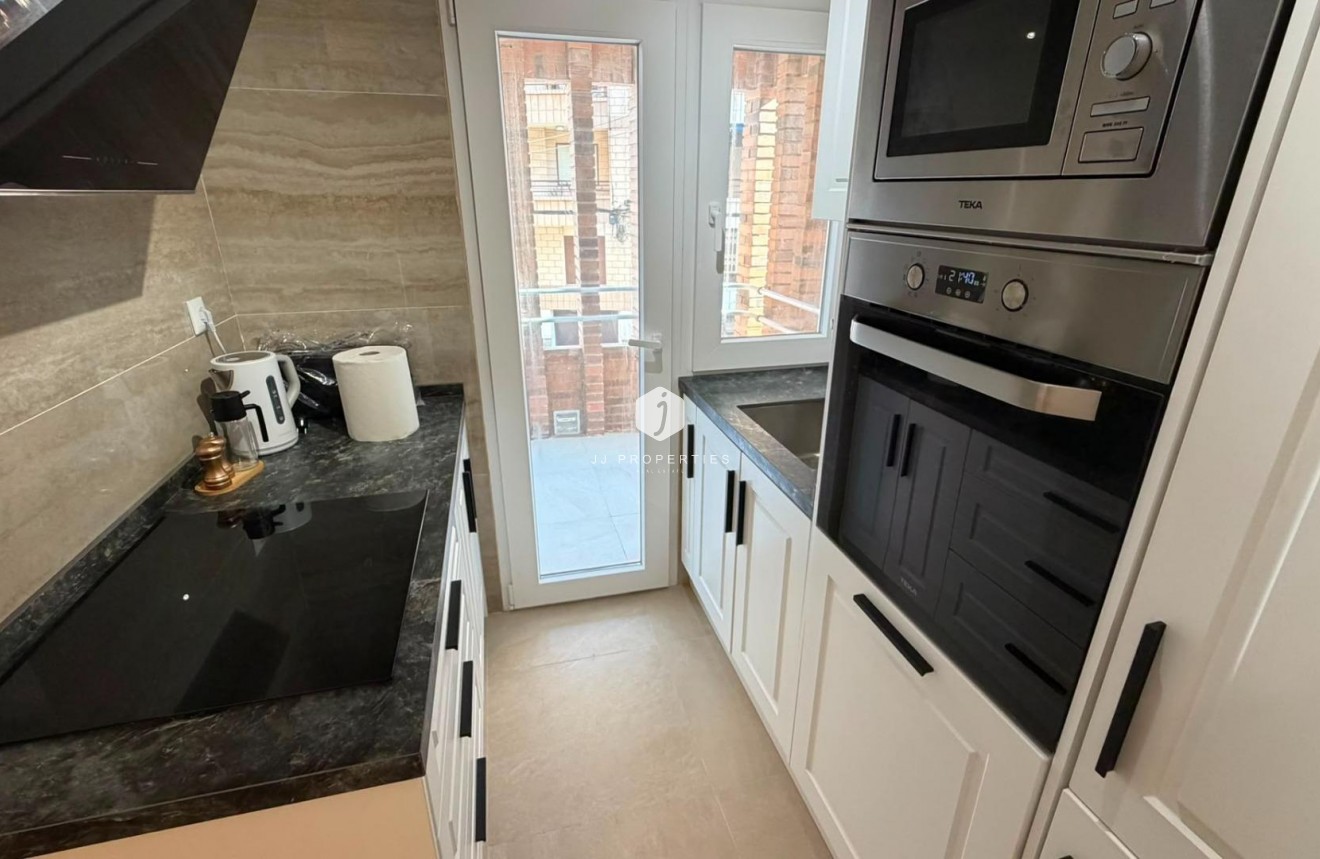 D'occasion - Appartement -
Torrevieja - Playa del Cura